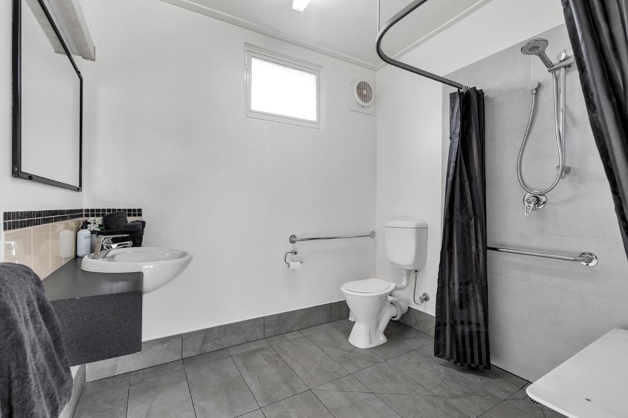Rochester Motel 3*